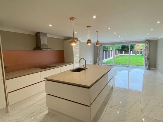 5 bedroom detached house to rent - Photo 1