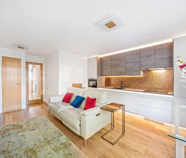 2 Bed Flat, Carlton Drive, SW15 - Photo 1