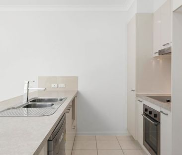 Neatly presented family home awaits you! - Photo 6