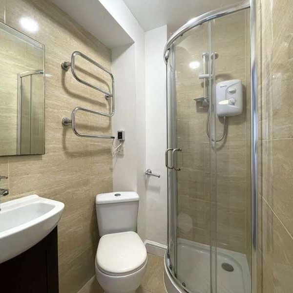 Rm J, The Woodston, Belsize Avenue, Woodston, PE2 - Photo 1