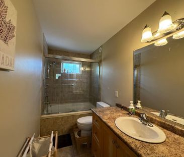 For Lease - 14 Churchill Court, Collingwood, Ontario - Photo 2