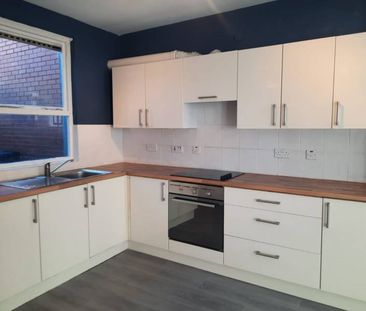 Partly Furnished 2 Bedroom Terrace - Photo 3