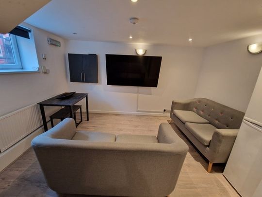 Room in a Shared House, Harold Place, LS6 - Photo 1