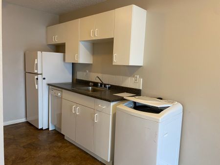 Westside – 1 Bedroom - Photo 3