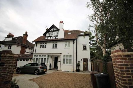 The Avenue, Bushey, WD23 - Photo 2