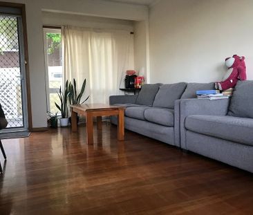 2 bedrooms + downstair office in Forrest Hill - Photo 2