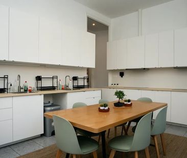 Carrer de Pau Claris, Barcelona, Catalonia 08037 - Photo 2