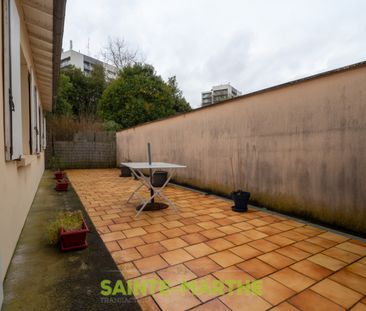 A LOUER - MAISON DE VILLE AVEC EXTERIEUR - NIORT - Photo 5