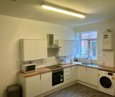 1 bedroom in a house share to rent - Photo 5