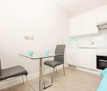 Studio to rent - Photo 2