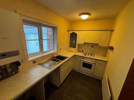 2 bedroom ground floor flat to rent - Photo 5