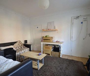 North Street, Egham, TW20 - Photo 1