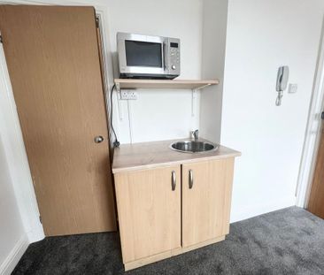 1 bedroom in a house share to rent - Photo 3