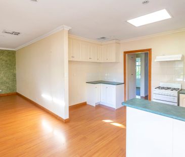 3 Bedroom Home on Hazel Grove! - Photo 4