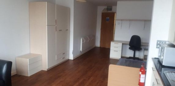 Studio to rent - Photo 2