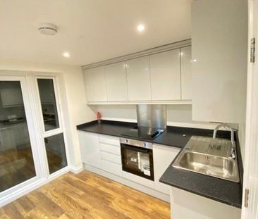 Canberra Road, London - Photo 1