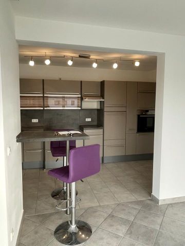 Lichtdurchﬂutete Drei-Zimmer-Wohnung inkl. EBK, Fahrstuhl, Balkon und Keller - Photo 3