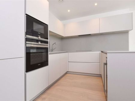 A beautifully appointed one bedroom apartment situated on 4th floor of this fine development conveniently located directly opposite Borough underground station (Northern Line). - Photo 4