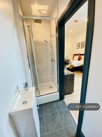 1 bedroom in a house share to rent - Photo 4