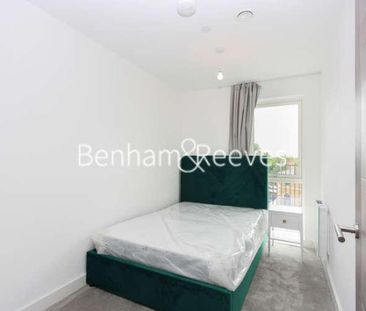 Chaplin Court, Brentford, TW8 - Photo 3