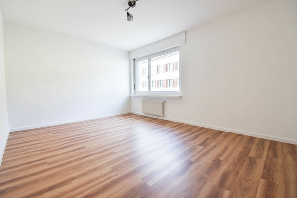 Helle, frisch renovierte 4-Zimmerwohnung mit Balkon und moderner Ausstattung - Foto 1