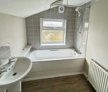 2 bedroom terraced house to rent - Photo 3