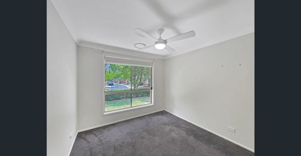 Beautiful Freshly Painted Family Home in a Great Estate - Photo 1