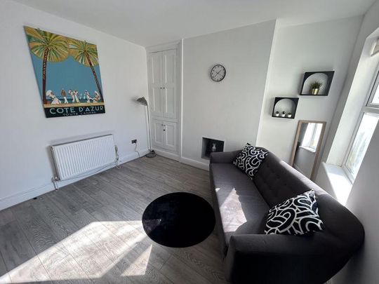 1 bedroom in a house share to rent - Photo 1