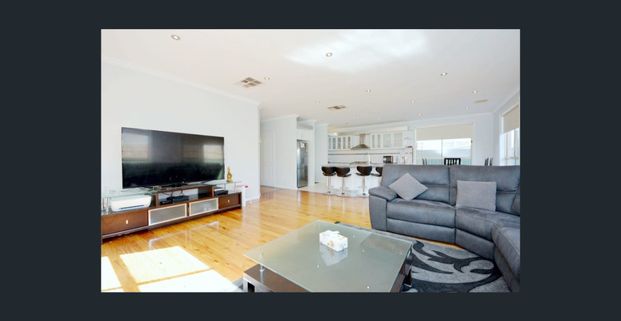 Grand Living - Photo 1