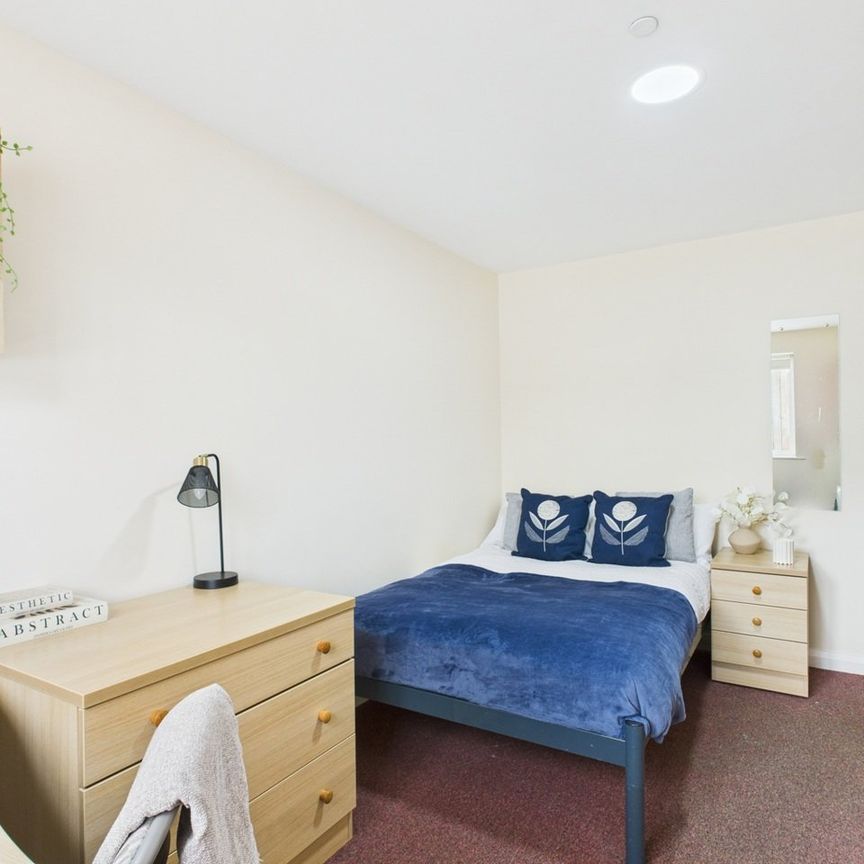 Room in a Shared House, Smithdown Lane, L7 - Photo 1