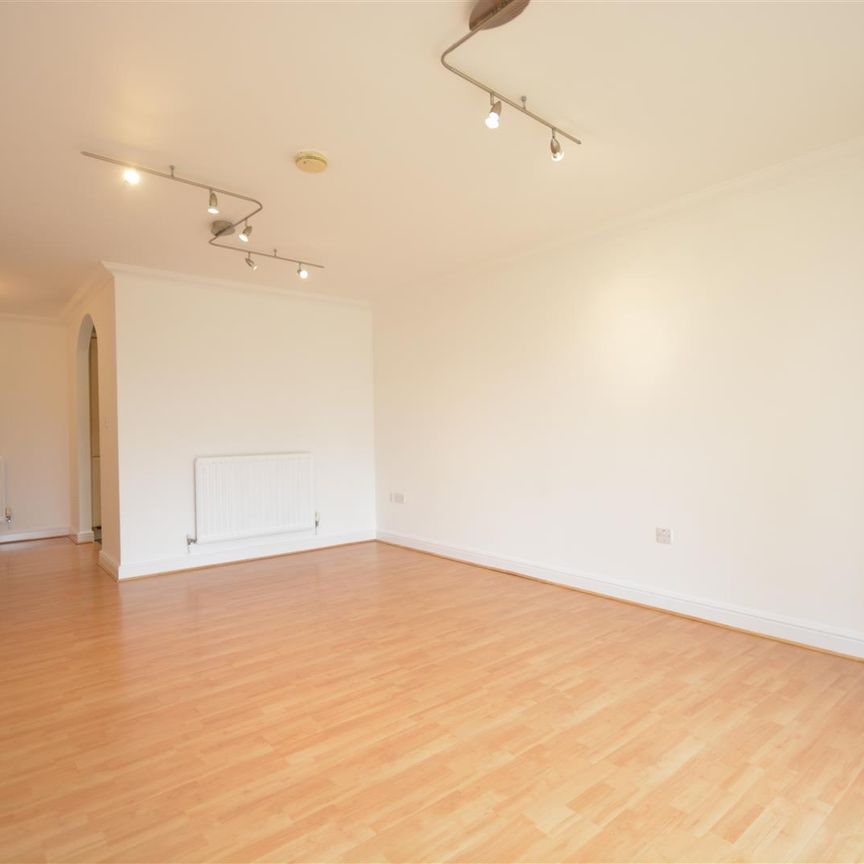 19 Alexandra Road, Epsom, Surrey, KT17 4BW - Photo 1