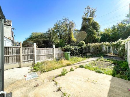 3 bedroom terraced house to rent - Photo 4