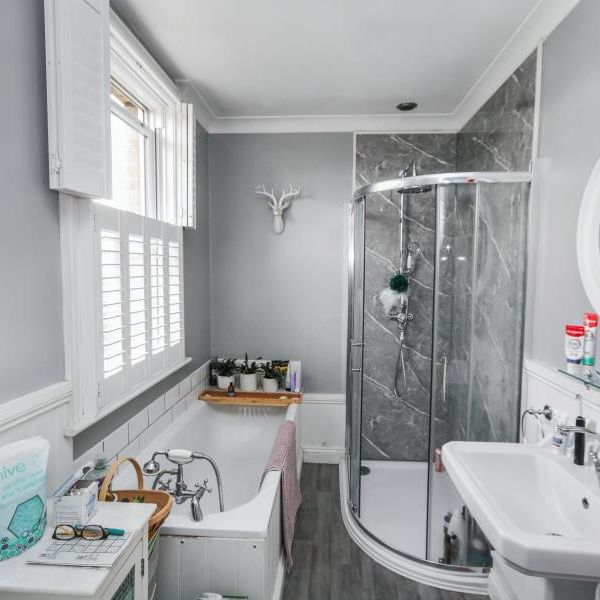 Ellerton Road, Surbiton, KT6 - Photo 1