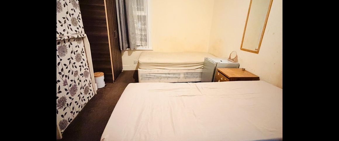Room in a Shared House, Somerby Road, IG11 - Photo 1