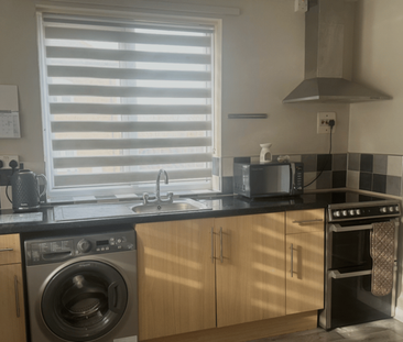 3 bedroom semi-detached house to rent - Photo 6