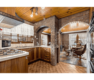 A hidden gem on a large 1,241m2 (approx.) Lot!! - Photo 6