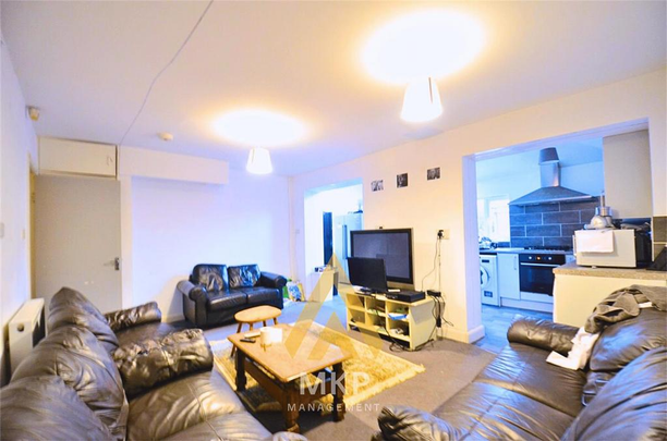 8 bedroom detached house to rent - Photo 1