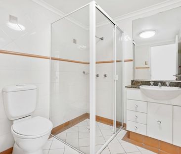 Very Bright Two Bedroom Apartment with District Views... - Photo 5