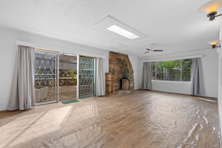 Charming Low-set Brick - Photo 5