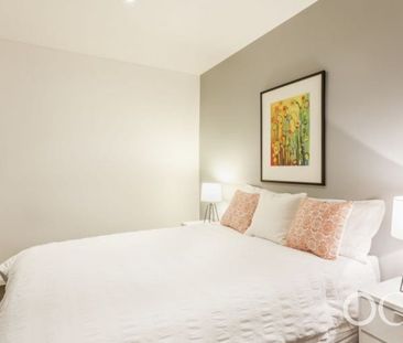Open the Door to Seamless Style - Photo 5