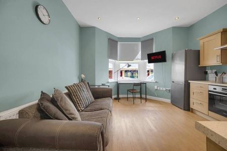 1 bedroom flat to rent - Photo 2