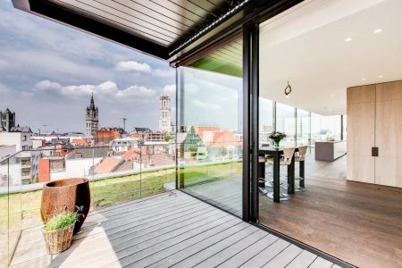 Unieke en lichtrijke penthouse ( Skybox) met zicht op de 3 torens nabij de Kouter - Photo 4