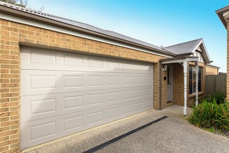 3 BEDROOM FAMILY HOME - Photo 2