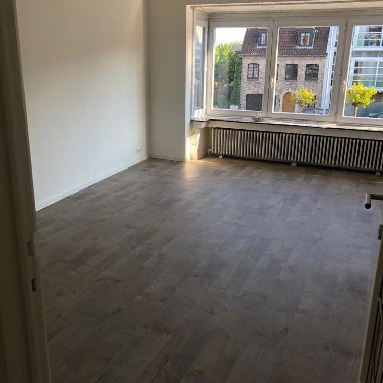 Ongemeubeld- instapklaar 2-kamer appartement met 2 terrassen op wandelafstand van de Lippenslaan. - Photo 1