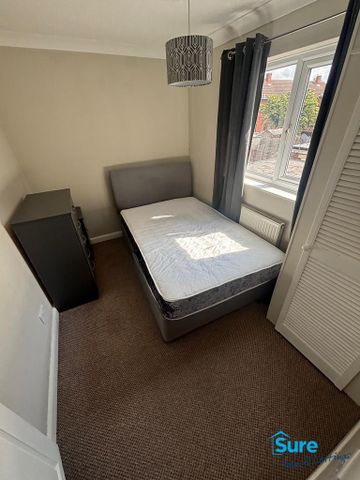 1 bedroom in a house share to rent - Photo 3