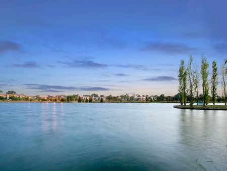 Convenience. Family. Available in the new year. - Photo 3