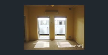 FANTASTIC WEST PERTH APARTMENT - Photo 2