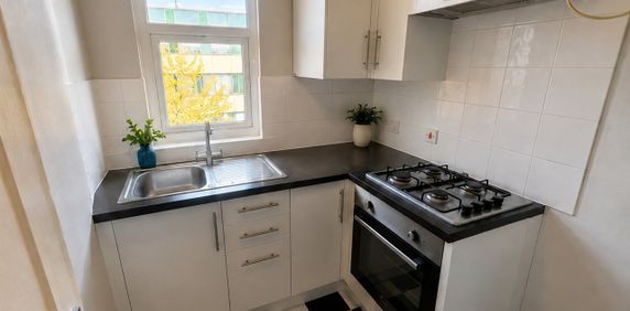 1 Bed Flat, Elmcourt Road, SE27 - Photo 2