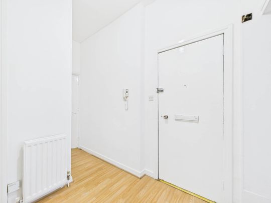 Price £995 pcm - Available Now - Unfurnished - Photo 1