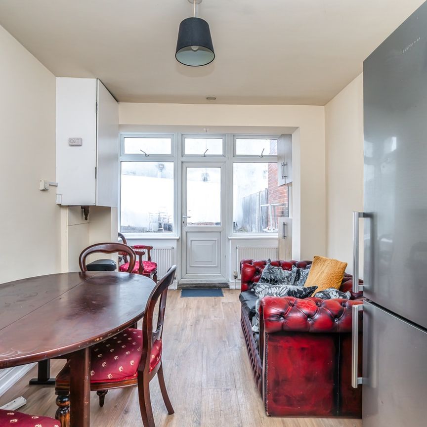 4 Bed Terraced House, Glenwood Road, N15 - Photo 1